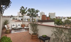  - Plaza La Reina Hotel UCLA Los Angeles