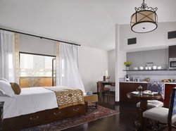  - Plaza La Reina Hotel UCLA Los Angeles