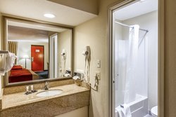  - Red Carpet Inn Norwalk