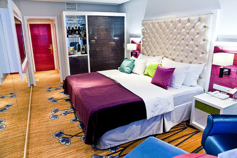 Club Deluxe
