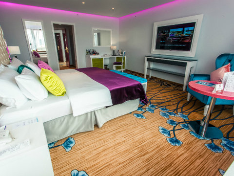 Club Studio Deluxe