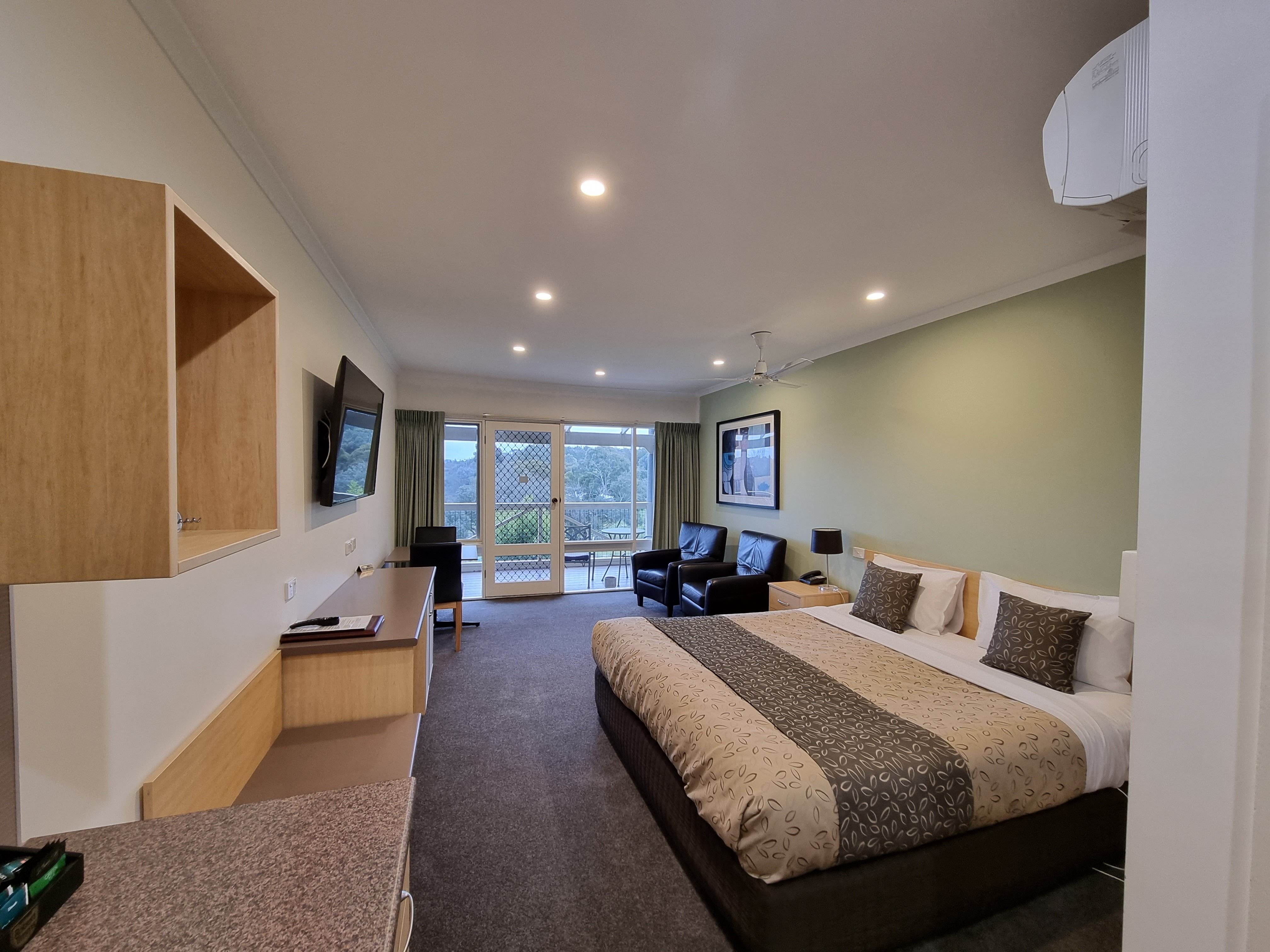GOLDEN HERITAGE ACCOMMODATION-guestroom-Executive King Suite.jpg