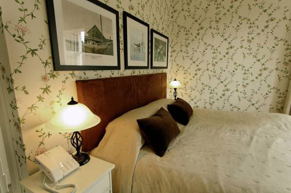 ON HOLD LAKE OF MENTEITH-guestroom-Standard Room.jpg