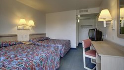  - Red Carpet Inn Clarksville