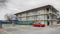  - Red Carpet Inn Clarksville