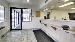  - Red Carpet Inn Clarksville