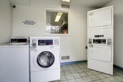  - Red Carpet Inn Clarksville