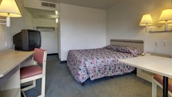  - Red Carpet Inn Clarksville