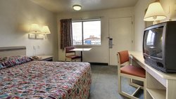  - Red Carpet Inn Clarksville