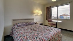  - Red Carpet Inn Clarksville