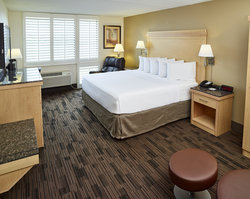  - LivInn Hotel Maplewood - I-94, Exit 247