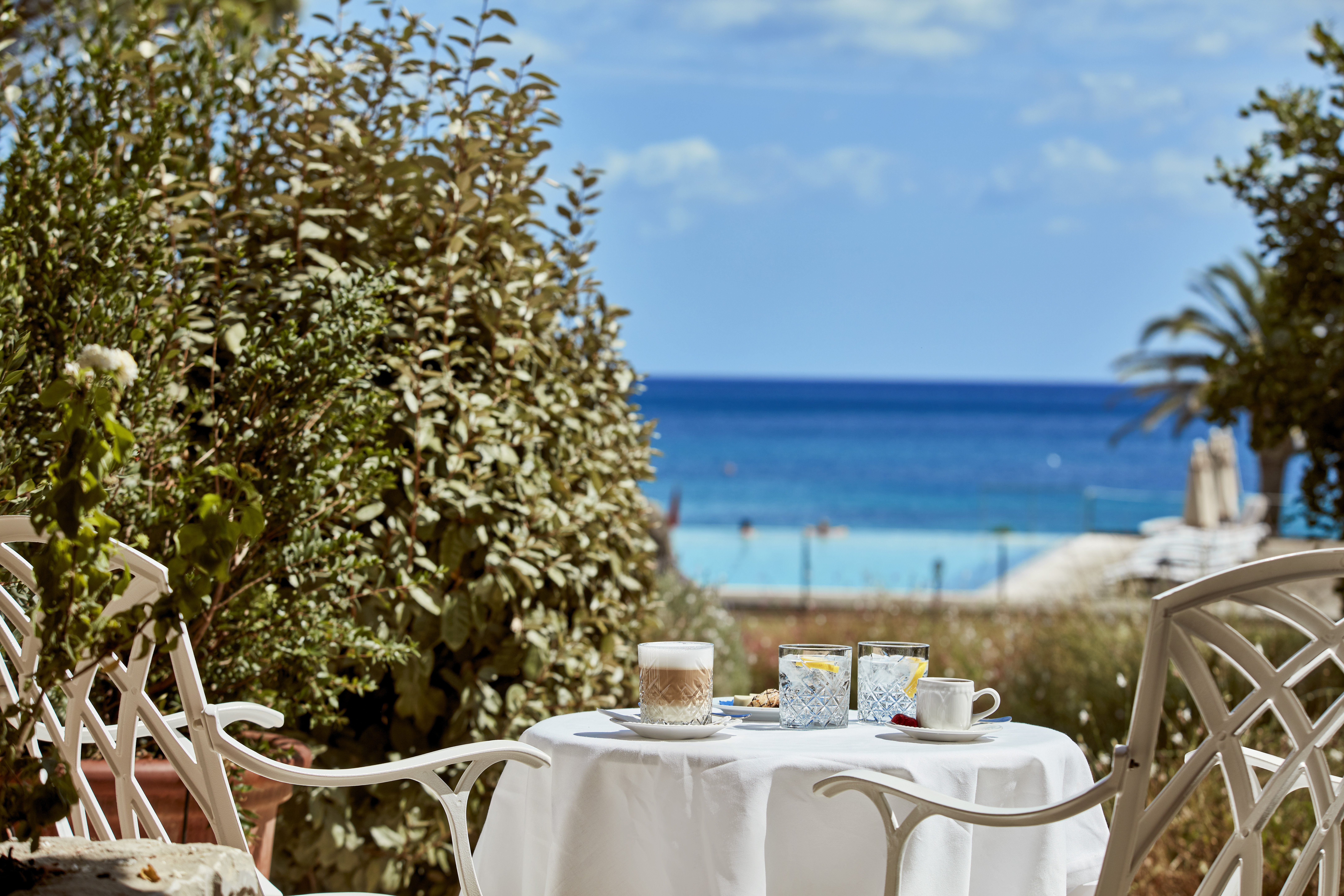 La Villa del Re-guestroom-Room Service.jpg