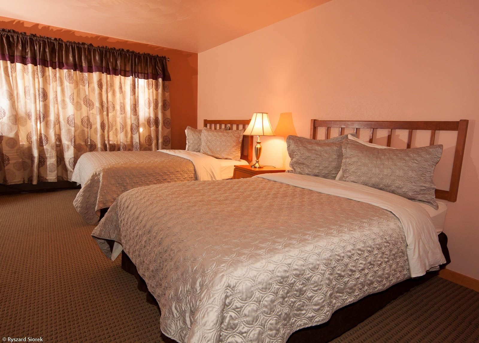 VALLEY HI MOTEL-guestroom-Two Queens Suite S2Q.jpg