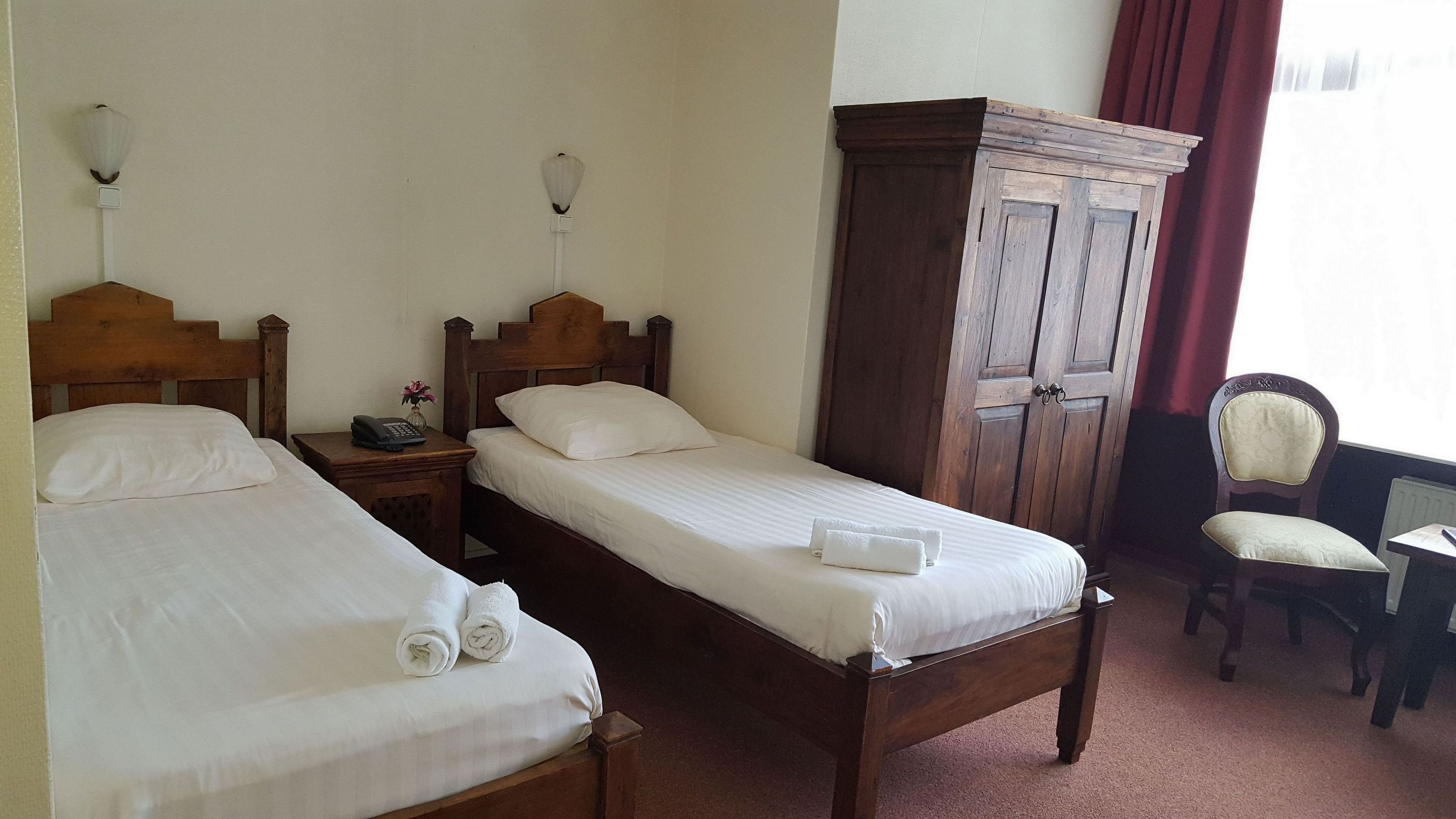 HOTEL WIENERHOF-guestroom-Standaard twin room.jpg