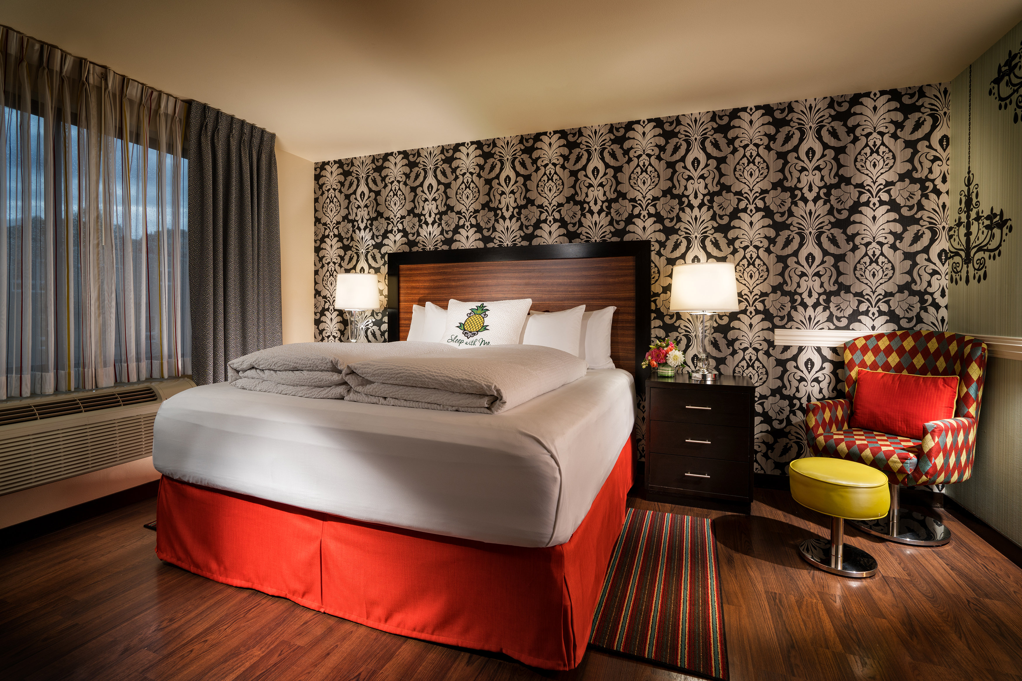 Staypineapple Maxwell-guestroom-The Maxwell Hotel Aria King Hill No Dash.jpg