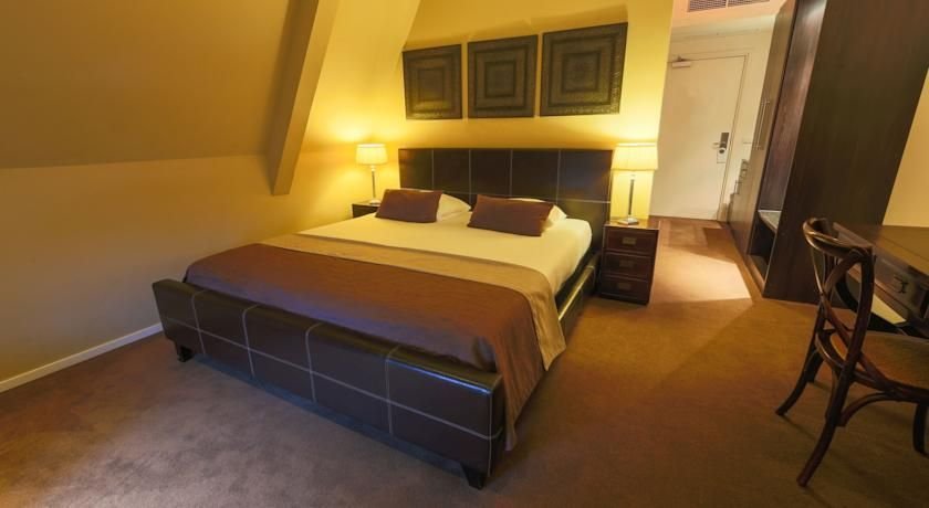 CHARIOT HOTEL-guestroom-Junior Suite.jpg
