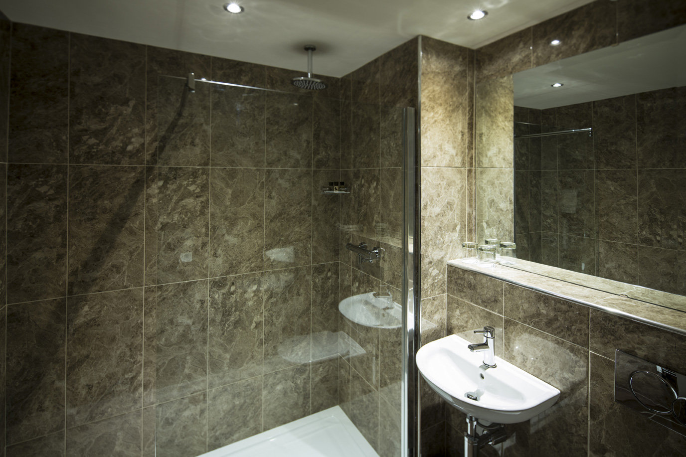 Enniskillen Hotel-guestroom-Superior Bathroom.jpg