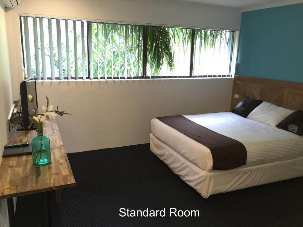 MARINERS ON THE WATERFRONT HOTEL-guestroom-Standard Queen Room.jpg