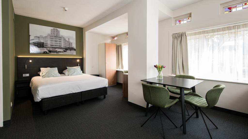 Parkzicht Eindhoven-guestroom-Suite.jpg