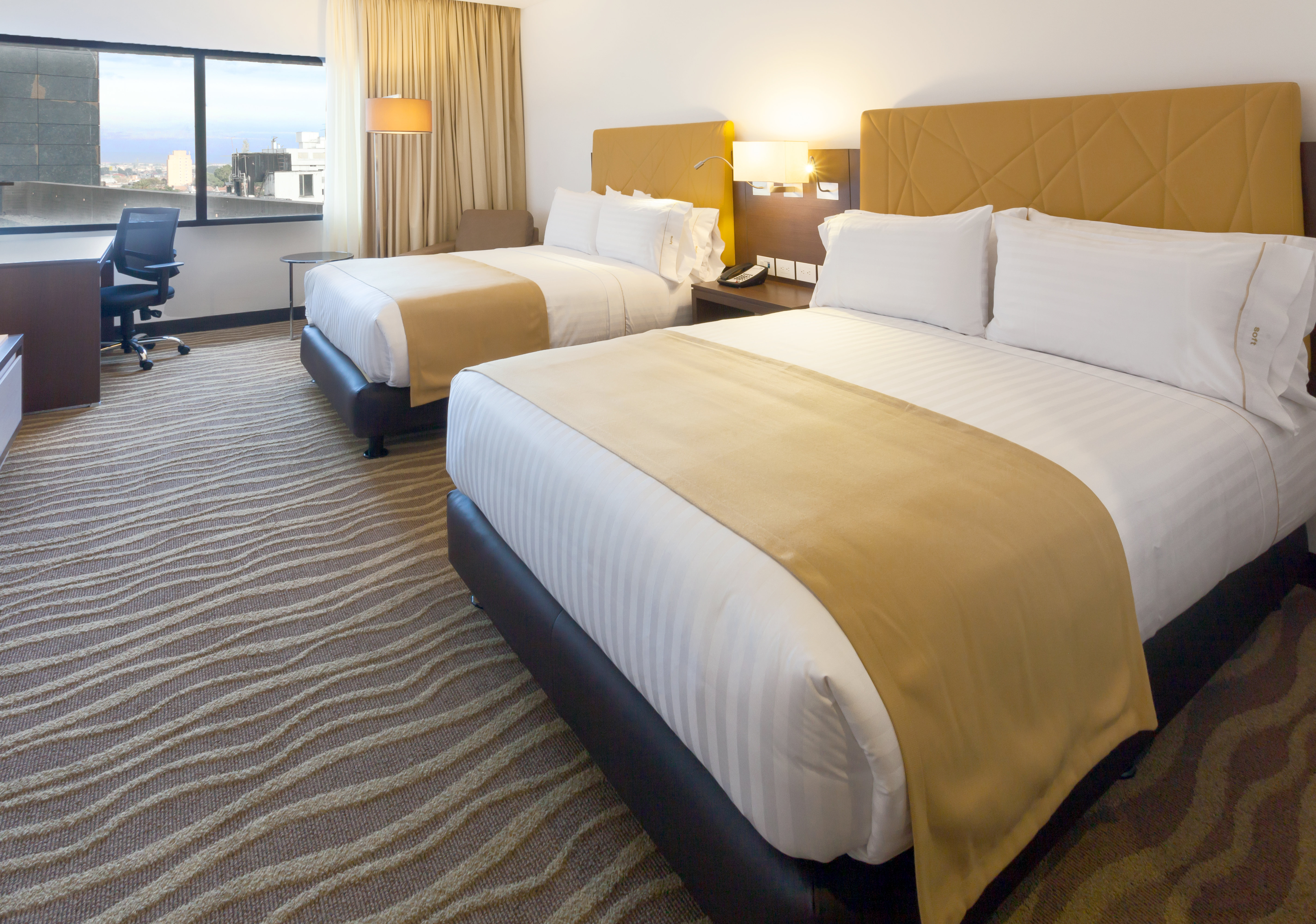 HOLIDAY INN EXP STES ZONA FINANCIER-guestroom-Double Bed Guest Room.jpg