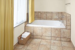  - Holiday Inn Express & Suites Pekin