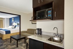 - Holiday Inn Express & Suites Pekin