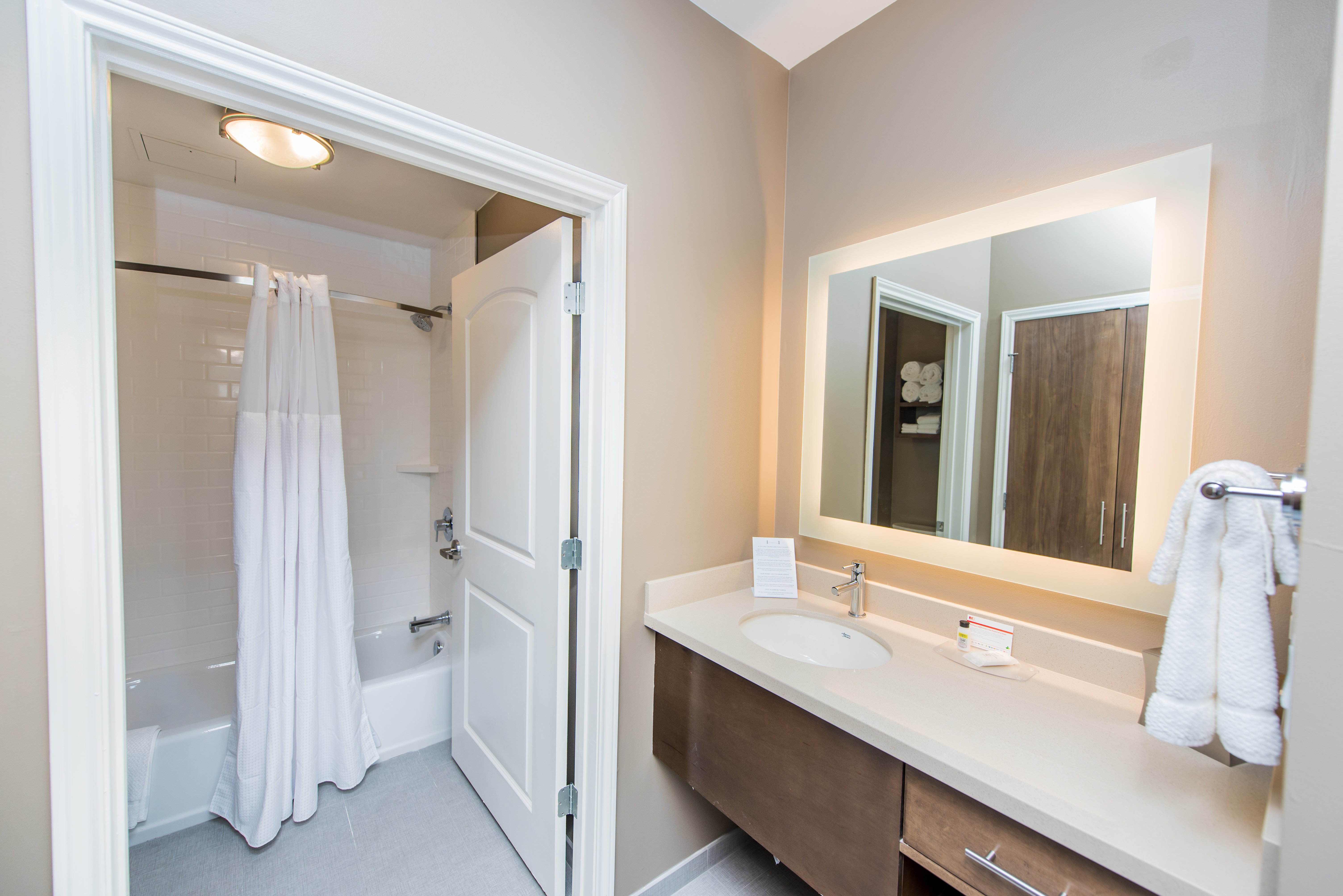 STAYBRIDGE STES HUMBLE BY IHG-guestroom-Staybridge Humble - Guest Room Bathroom.jpg