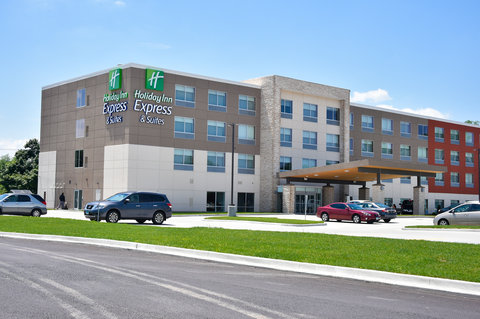 New Holiday Inn Express & Suites Near (ORD) O\'Hare Airport
