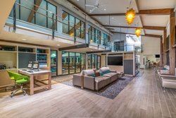  - Holiday Inn Hyannis