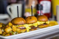  - Holiday Inn & Suites Universal Studios Orlando - I-4, Exit 75B