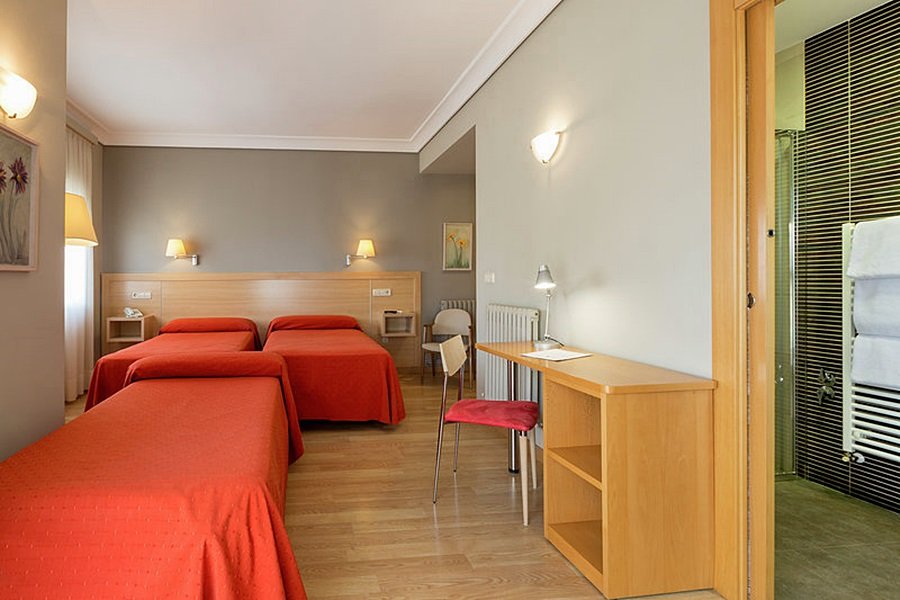 SANTAMARIA-guestroom-000898 Guest Room.jpg