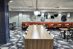  - Holiday Inn Express Downtown Nashville - I-40 & I-65, Exit 209