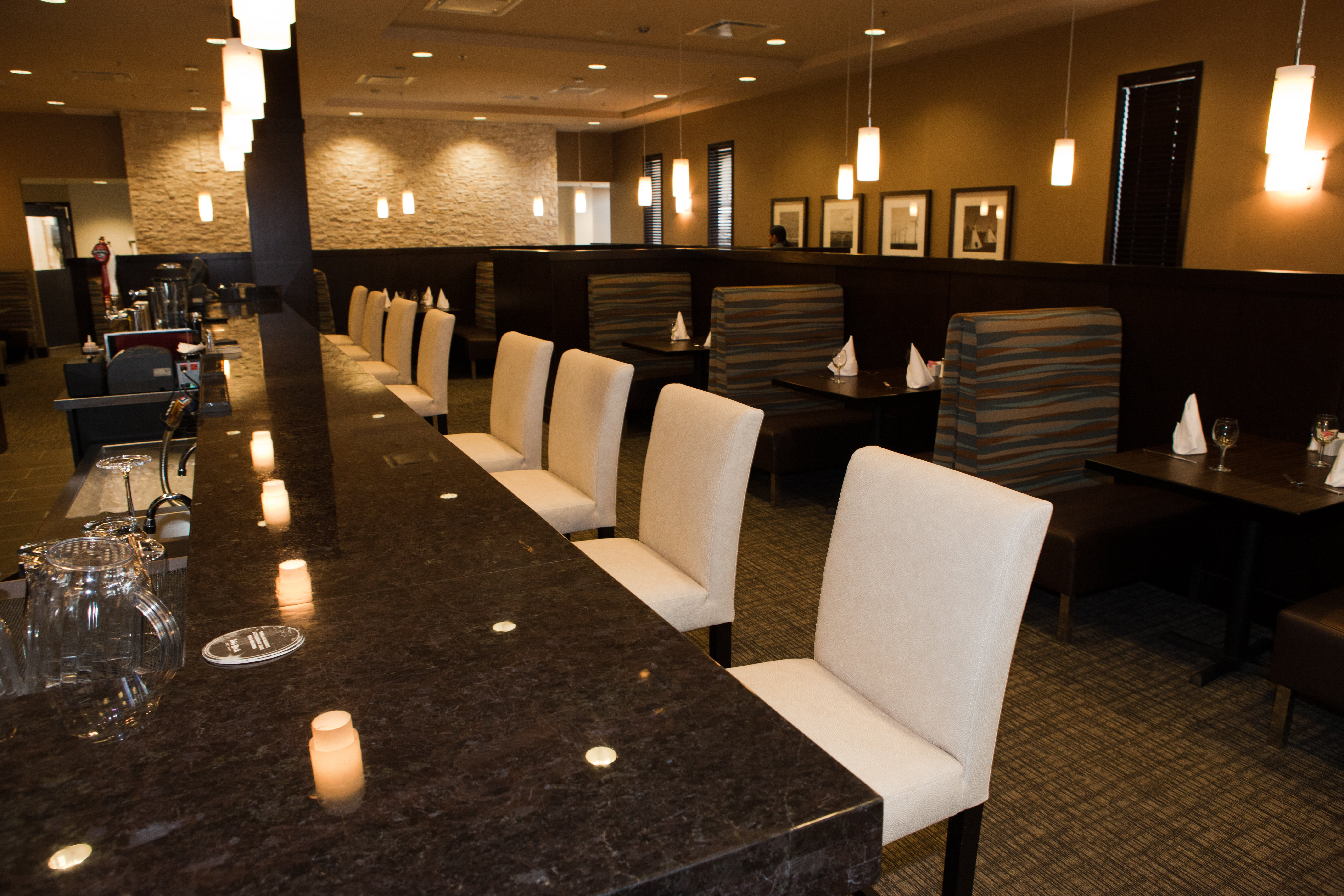 Boulevard Restaurant Lounge at Holiday Inn & Suites Red Deer South