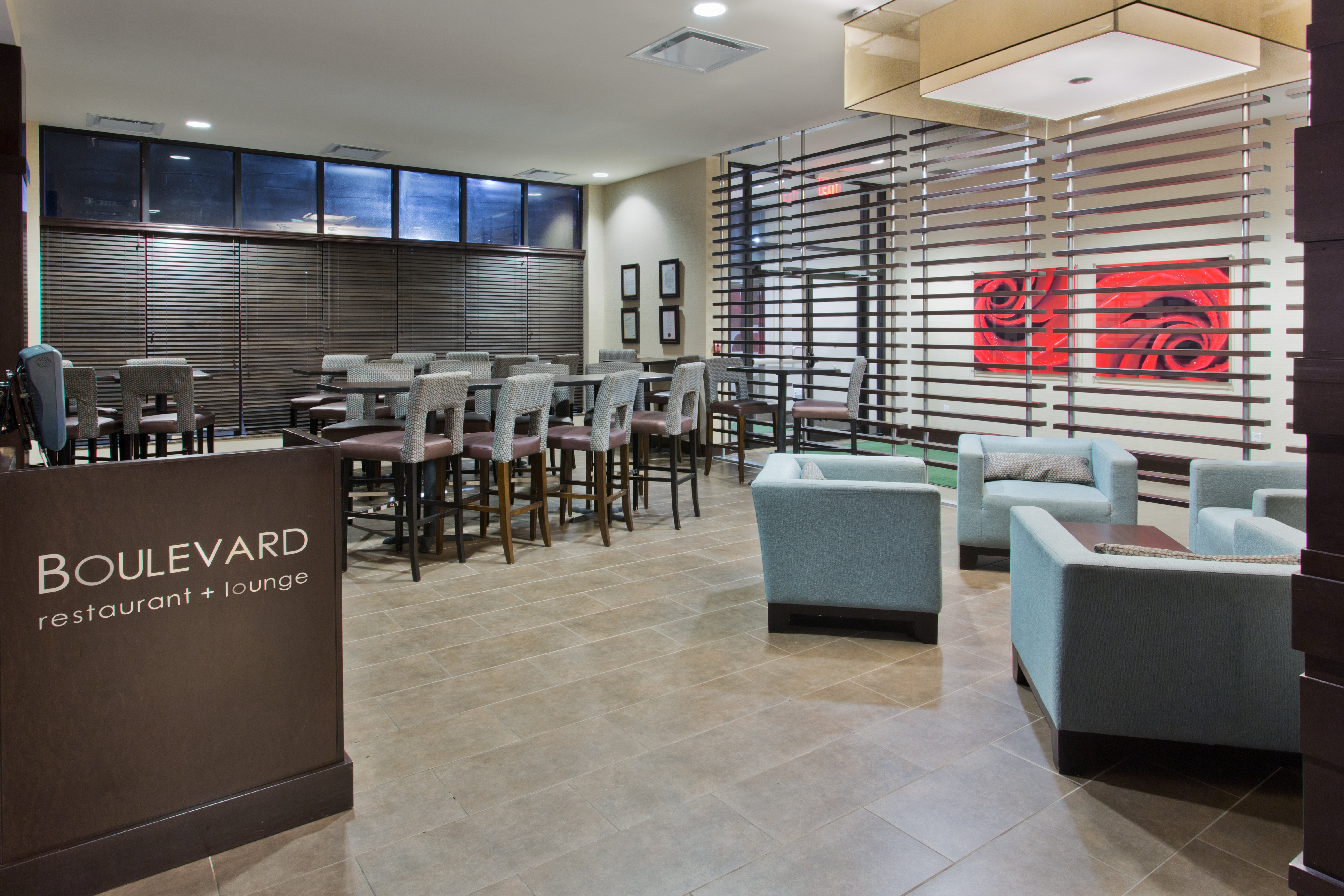 Welcome to the Holiday Inn & Suites Red Deer Boulevard 