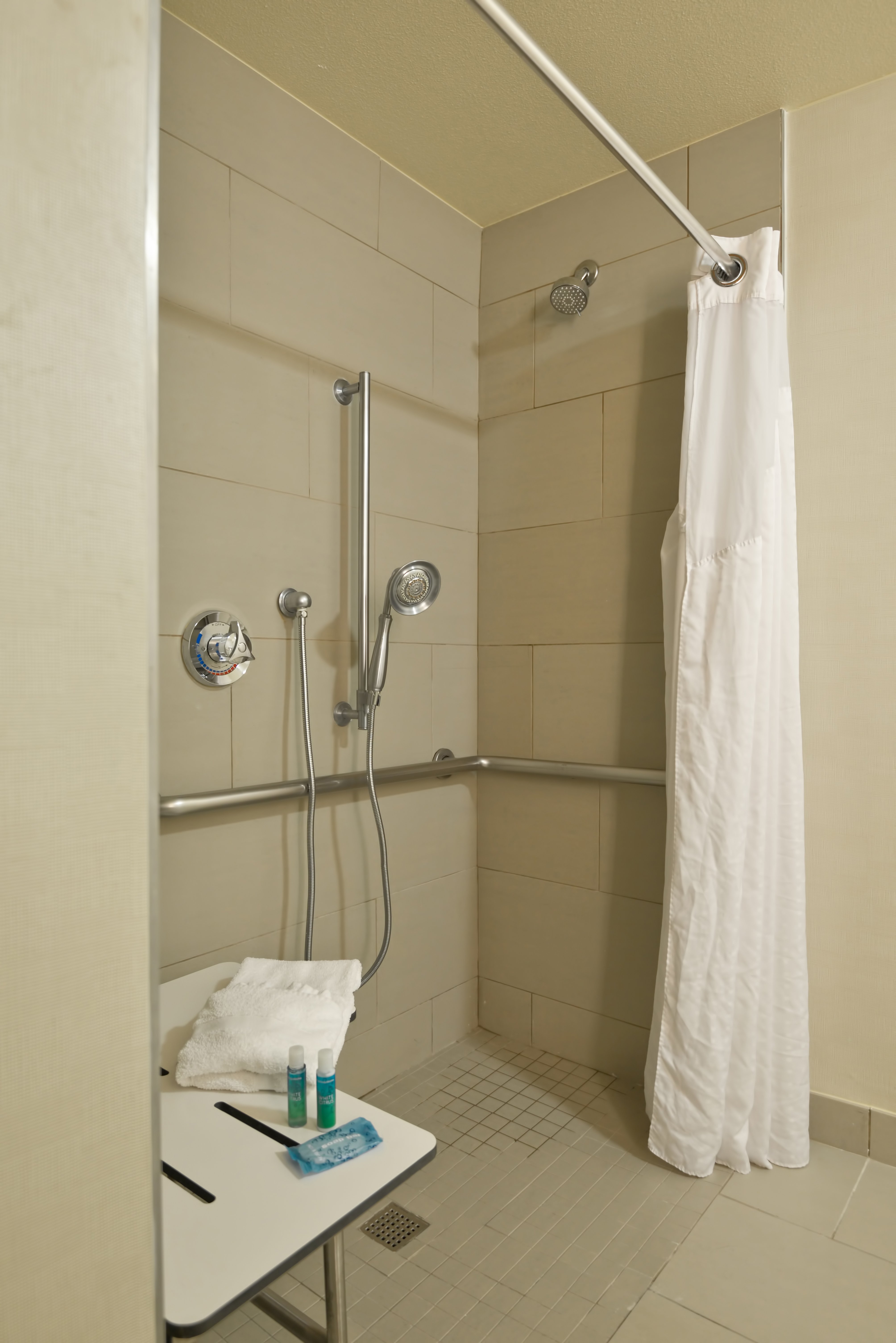 HOLIDAY INN EXPRESS NEWPORT-guestroom-Roll in shower.jpg