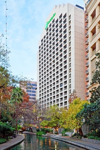 Enjoy views of the Riverwalk from our San Antonio Hotel.
