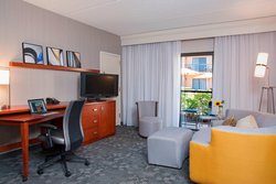  - Courtyard by Marriott Glenview - I-294, Exit 48