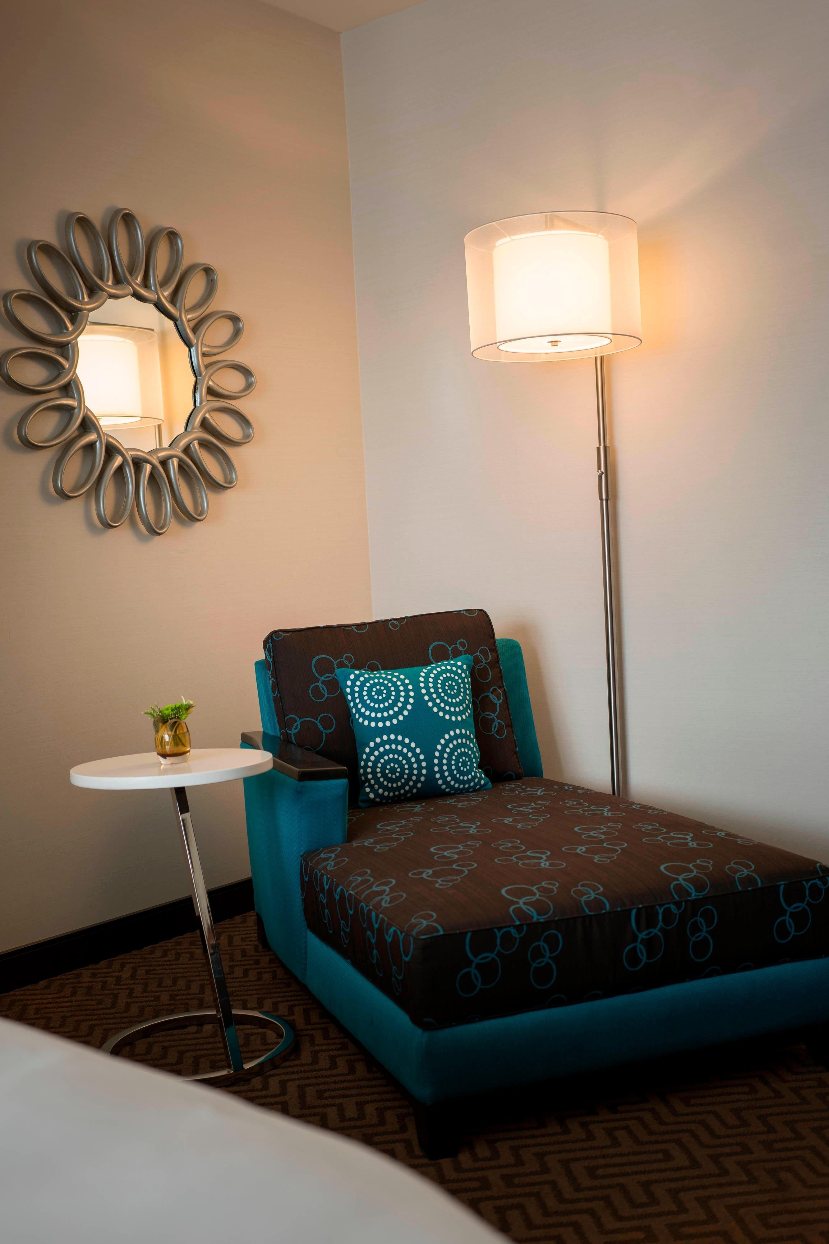 Queen/Queen Standard Guest Room - Chaise Lounge