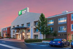  - Holiday Inn Express & Suites Elk Grove - I-5, Exit 506