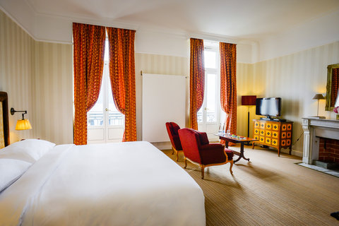 HOTEL DES TROIS COURONNES - Photo 65