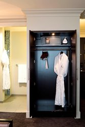  - Ambassador Hotel Downtown Kansas City - I-70, Exits 2J & 2K