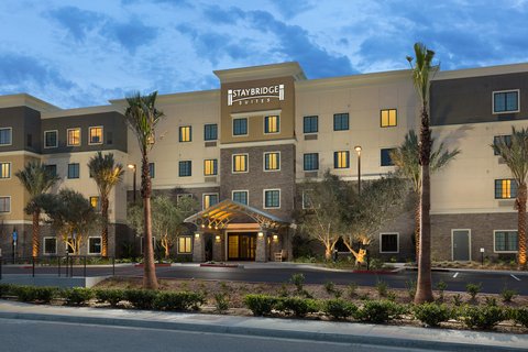 Our Corona hotel is close to the Silverlakes Sports Complex. 