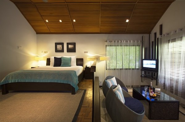 NIVA Velassaru Maldives-guestroom-Deluxe Bungalow - Bedroom.jpg