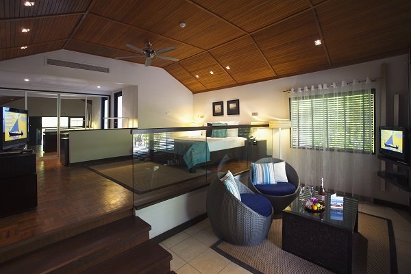NIVA Velassaru Maldives-guestroom-Deluxe Bungalow - Living Area.jpg