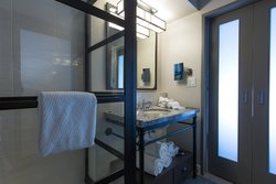  - Marriott Vacation Club Pulse San Diego - I-5, Exits 16 & 16B