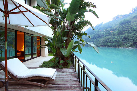 Lake Suite King Bed