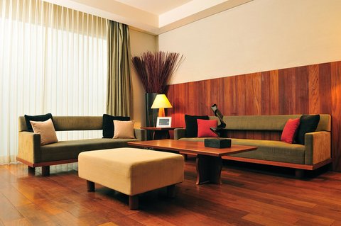 Volando King Bed
