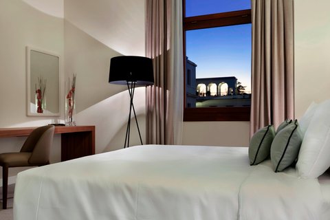 JW MARRIOTT VENICE RESORT & SPA - Photo 10