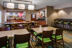  - Fairfield Inn & Suites by Marriott Airport Kansas City - I-29, Exit 13