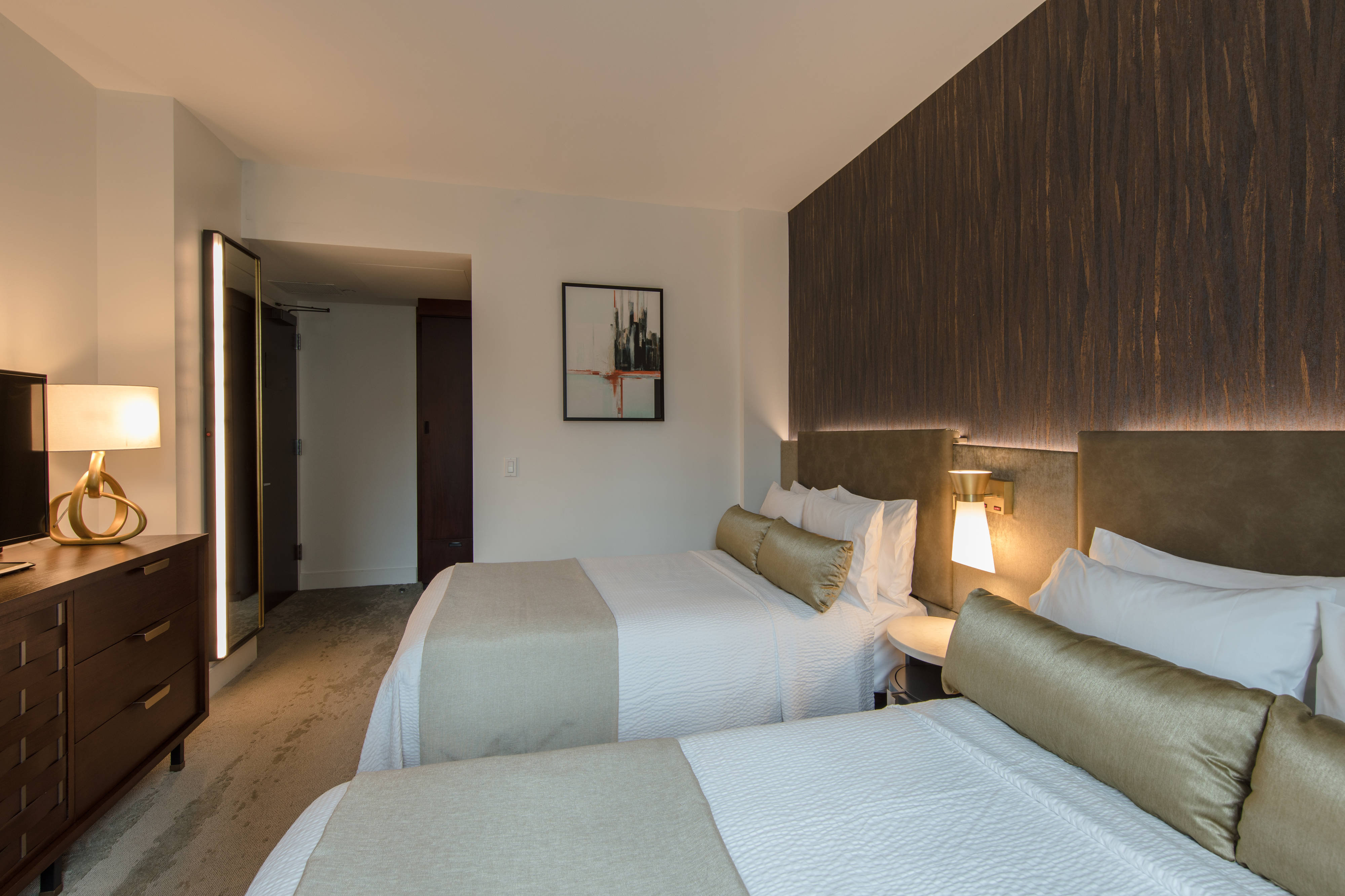 Street View Double/Double Guest Room